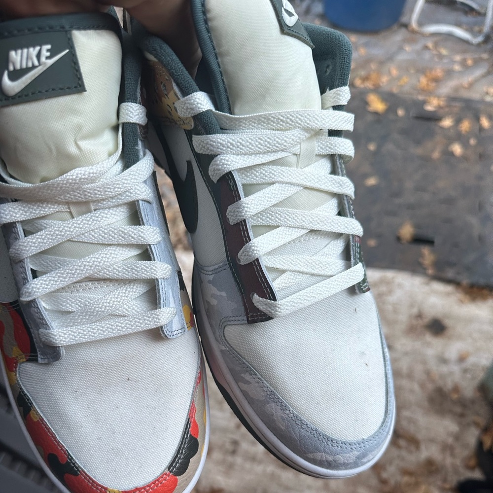 Never worn. Camo dunks